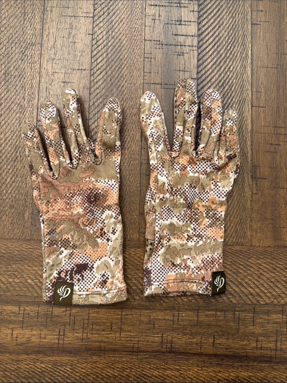 Men's Camo Performance Gloves - Desert Tan